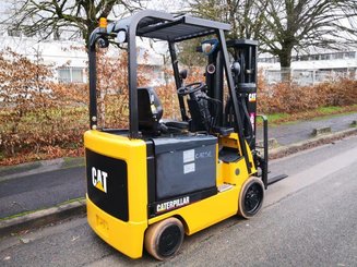 Four wheel front forklift Caterpillar EC25N - 3