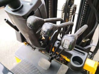 Four wheel front forklift Caterpillar EC25N