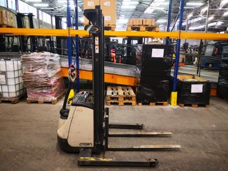 Straddle stacker Crown ST3000-1.0 - 4