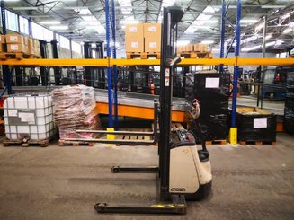 Straddle stacker Crown ST3000-1.0 - 3