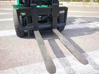 Four wheel front forklift Mitsubishi FD40N