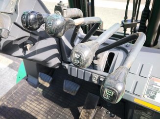 Four wheel front forklift Mitsubishi FD40N
