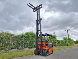 Four wheel front forklift Carer R45N5