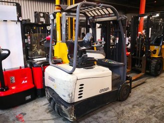 Three wheel front forklift Crown SC5340-1.6 - 1