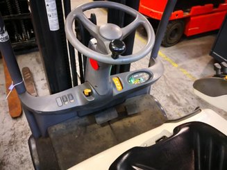 Three wheel front forklift Crown SC5340-1.6 - 6