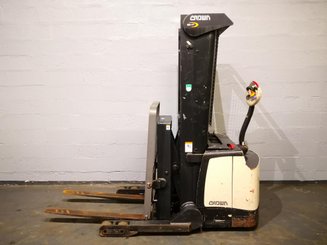 Straddle stacker Crown SHR5520-1.3 - 3