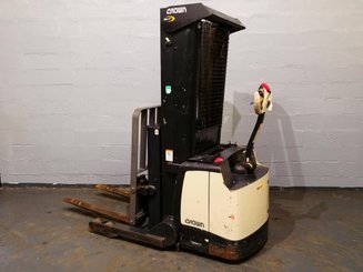 Straddle stacker Crown SHR5520-1.3 - 2