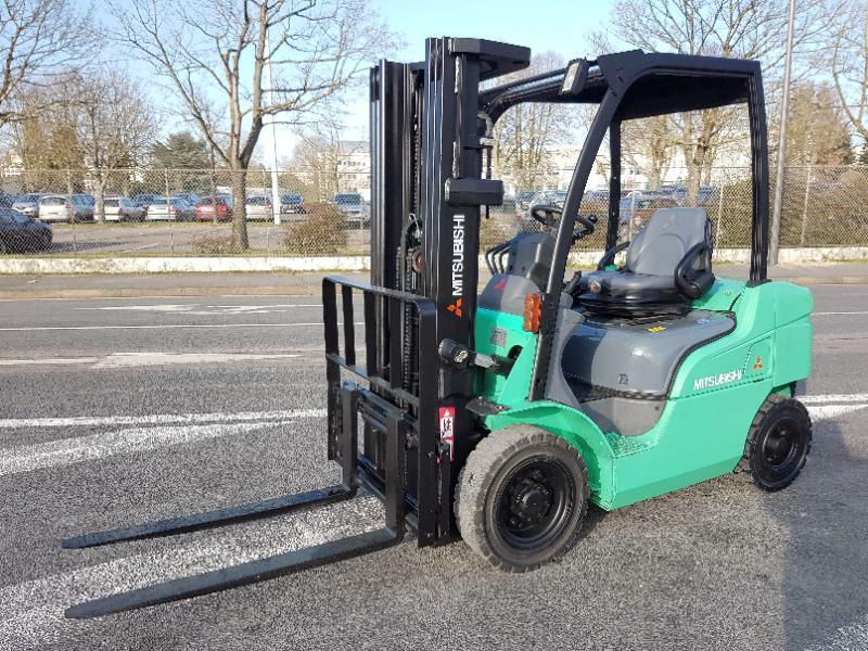 Four wheel front forklift Mitsubishi FD25N - 1