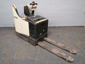 Stand-on pallet truck Crown WT3040
