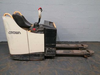 Stand-on pallet truck Crown WT3040 - 4