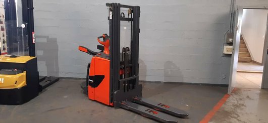 Pedestrian pallet stacker Fenwick L16AP - 2