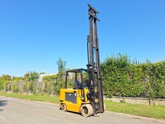 Four wheel front forklift Caterpillar EC55N