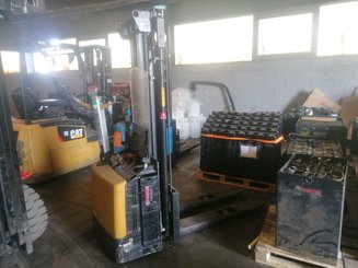Pedestrian pallet stacker Caterpillar NSP12N