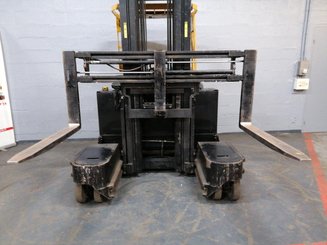 Multi-directional retractable mast reach truck Caterpillar NRM20K