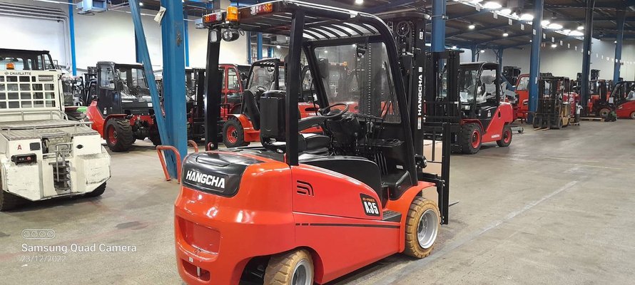Four wheel counterbalanced forklift - A4W35