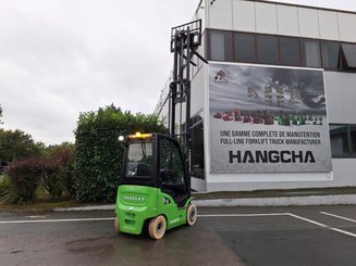 Four wheel front forklift Hangcha XC18i