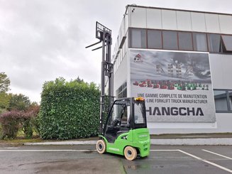 Four wheel front forklift Hangcha XC18i