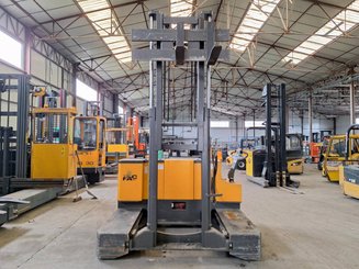 Multi-directional pallet stacker FAC 4VR 2510