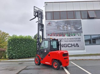 Four wheel front forklift Hangcha XF55D