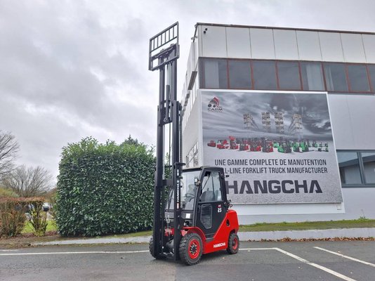 Four wheel front forklift Hangcha XF25G - 1