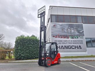 Four wheel front forklift Hangcha XF25G - 1