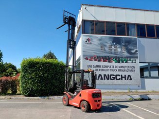 Four wheel front forklift Hangcha XF25D