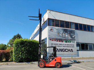 Four wheel front forklift Hangcha XF25D
