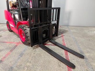 Four wheel front forklift Hangcha XF35G - 6