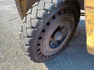 Four wheel front forklift Caterpillar DP50K2