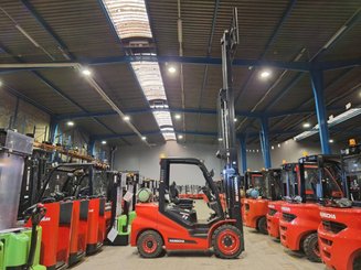 Four wheel front forklift Hangcha XF30G-2