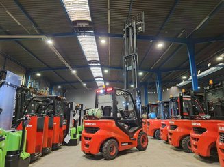 Four wheel front forklift Hangcha XF30G-2 - 11