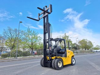 Four wheel front forklift Yale GDP70VX - 1