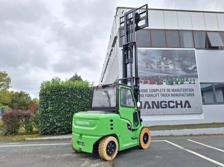 Four wheel front forklift Hangcha X70i