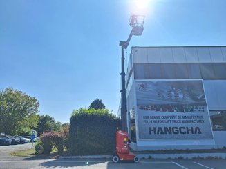 Vertical lift platform Hangcha HV110D