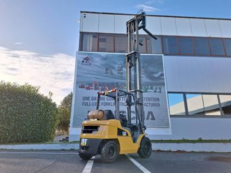 Four wheel front forklift Caterpillar GP30NTD