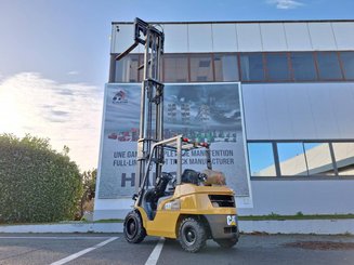 Four wheel front forklift Caterpillar GP30NTD