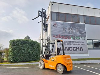 Four wheel front forklift Hangcha XE38i