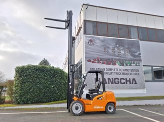 Four wheel front forklift Hangcha XE38i