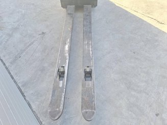 Low-level order picker Caterpillar N020NE