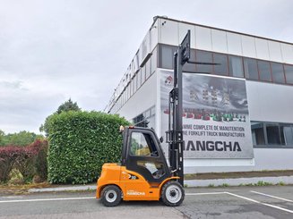 Four wheel front forklift Hangcha XE30i (CPD30-XEY2-SI)