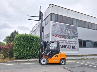 Four wheel front forklift Hangcha XE30i (CPD30-XEY2-SI)