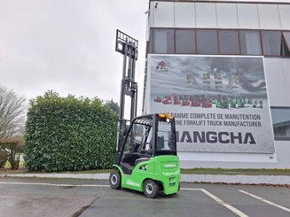 Four wheel front forklift Hangcha XC18i - 10