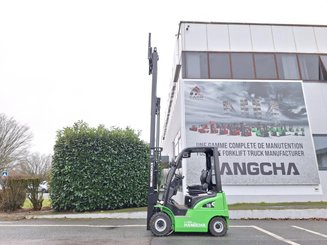 Four wheel front forklift Hangcha XC18i - 8
