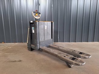 Pedestrian pallet truck Crown WP3080