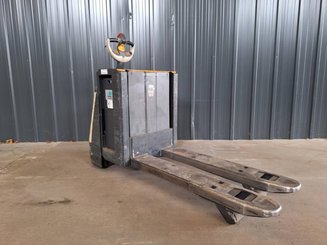 Pedestrian pallet truck Crown WP3080 - 7