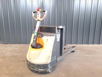 Pedestrian pallet truck Crown WP3080