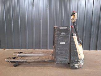 Pedestrian pallet truck Crown WP3080 - 11