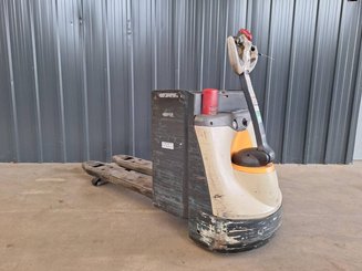 Pedestrian pallet truck Crown WP3080 - 8