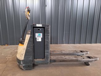 Pedestrian pallet truck Crown WP3080 - 10