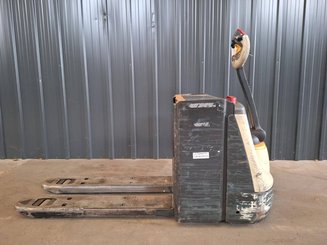 Pedestrian pallet truck Crown WP3080 - 5